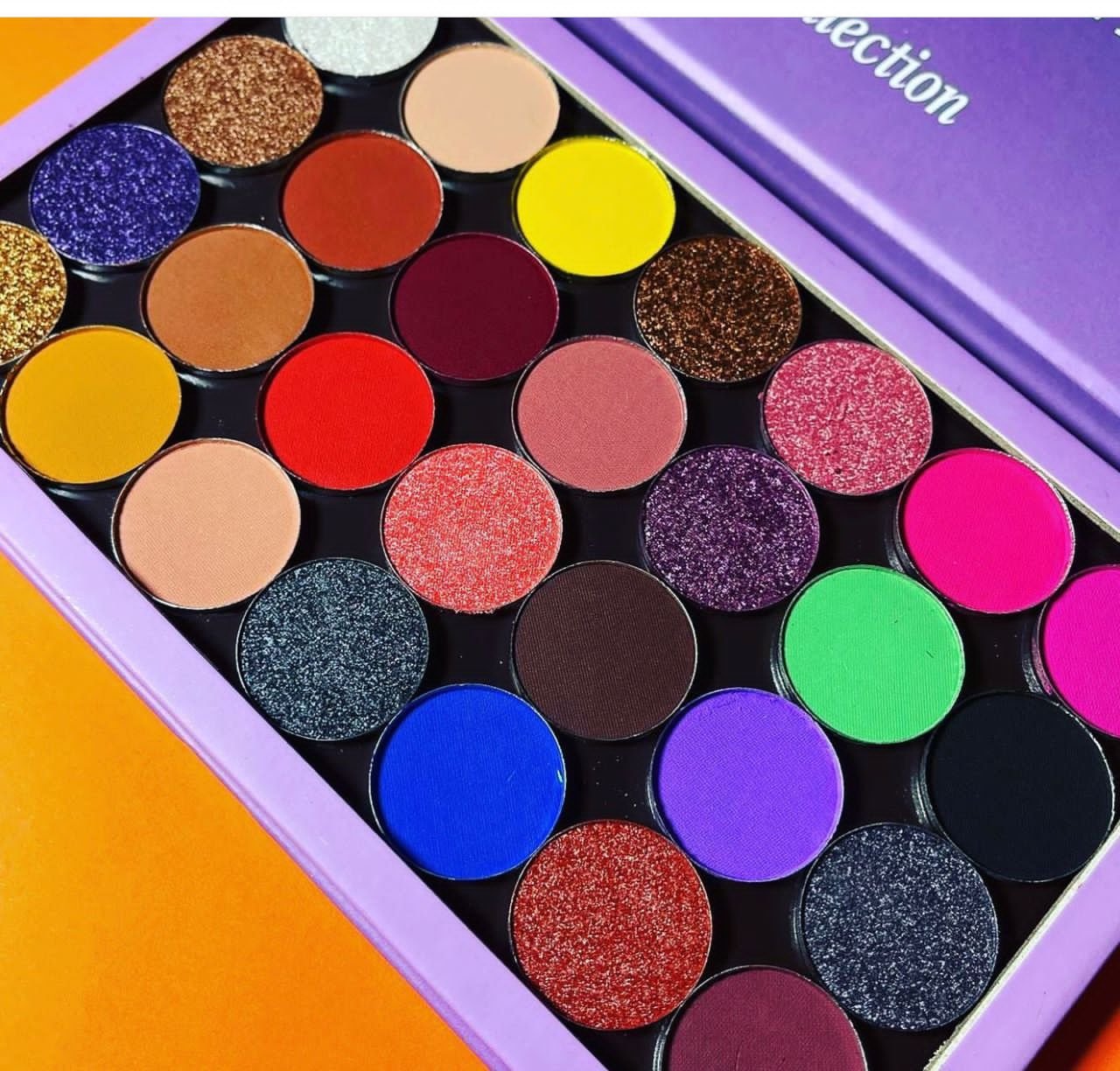 5B272DC8-A660-4964-96E5-11D77496D406.jpeg Veebeauty Ogene Eyeshadow Palette - Image 1