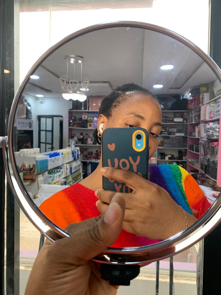 WhatsApp-Image-2023-04-19-at-17.58.40.jpeg Magnifying Selfie Ringlight Mirror - Image 1